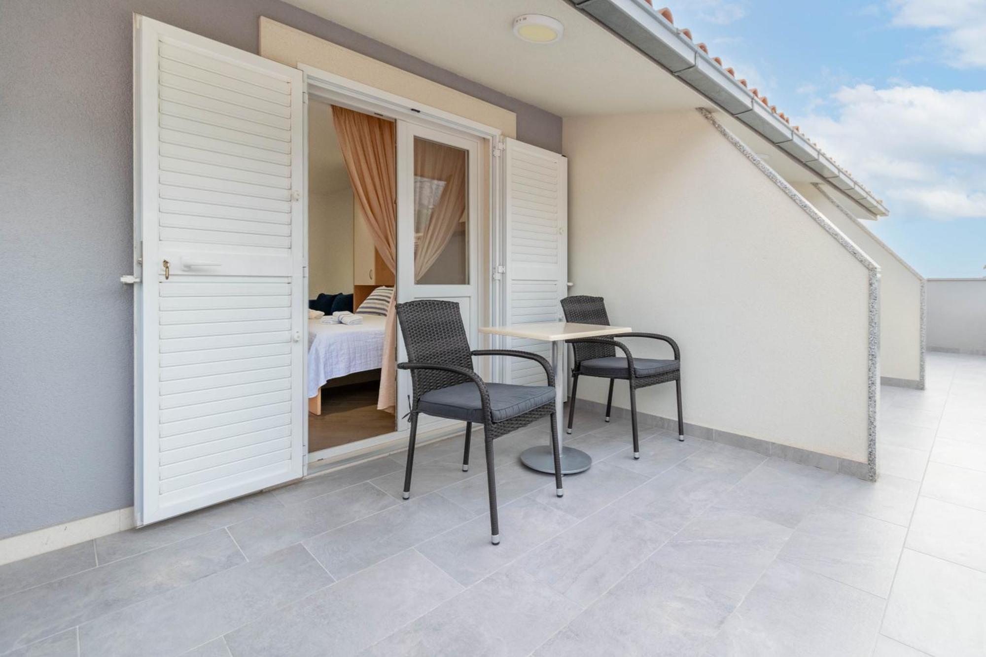 Studio Apartmani Dora Makarska Eksteriør bilde