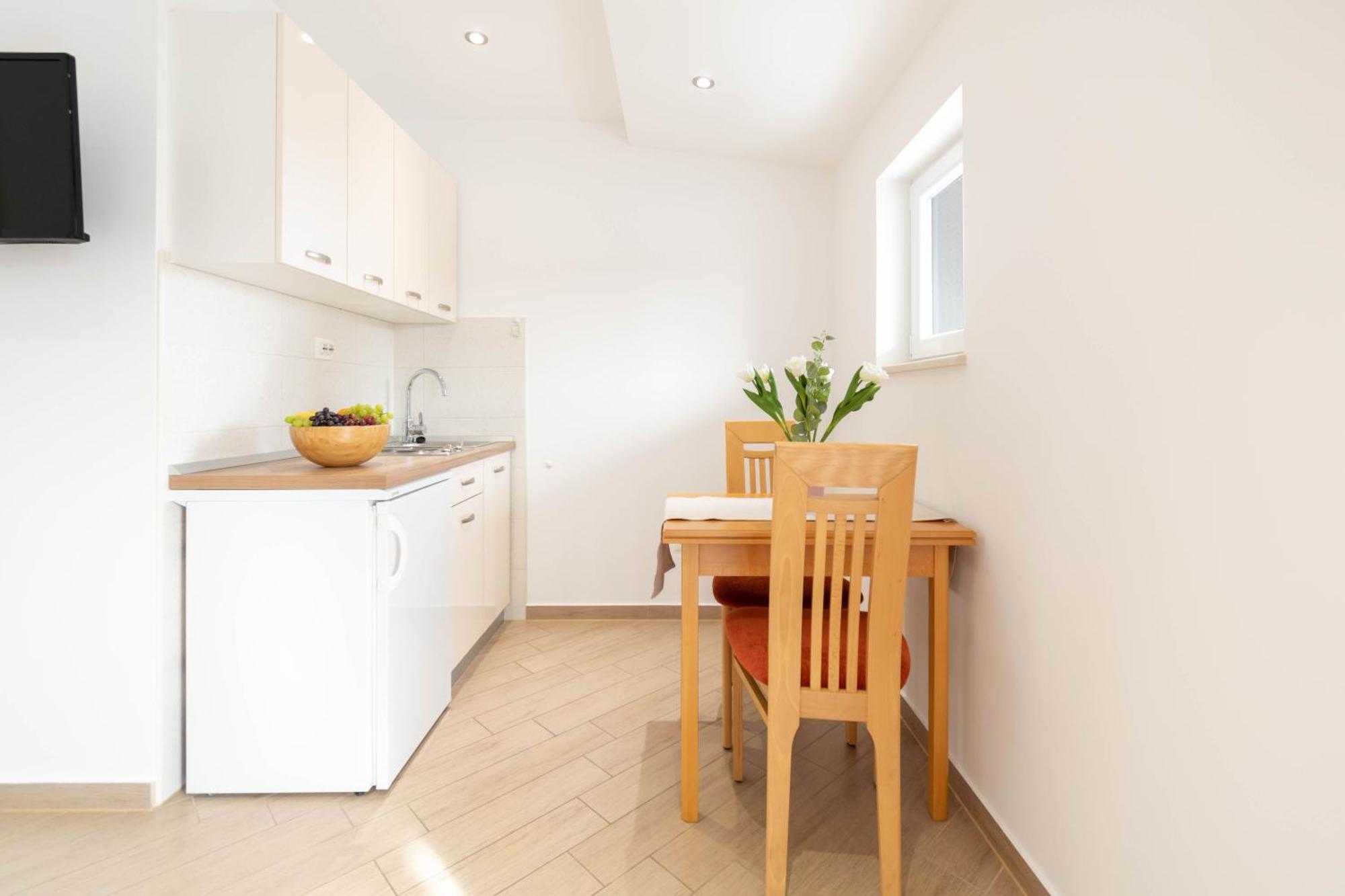 Studio Apartmani Dora Makarska Eksteriør bilde