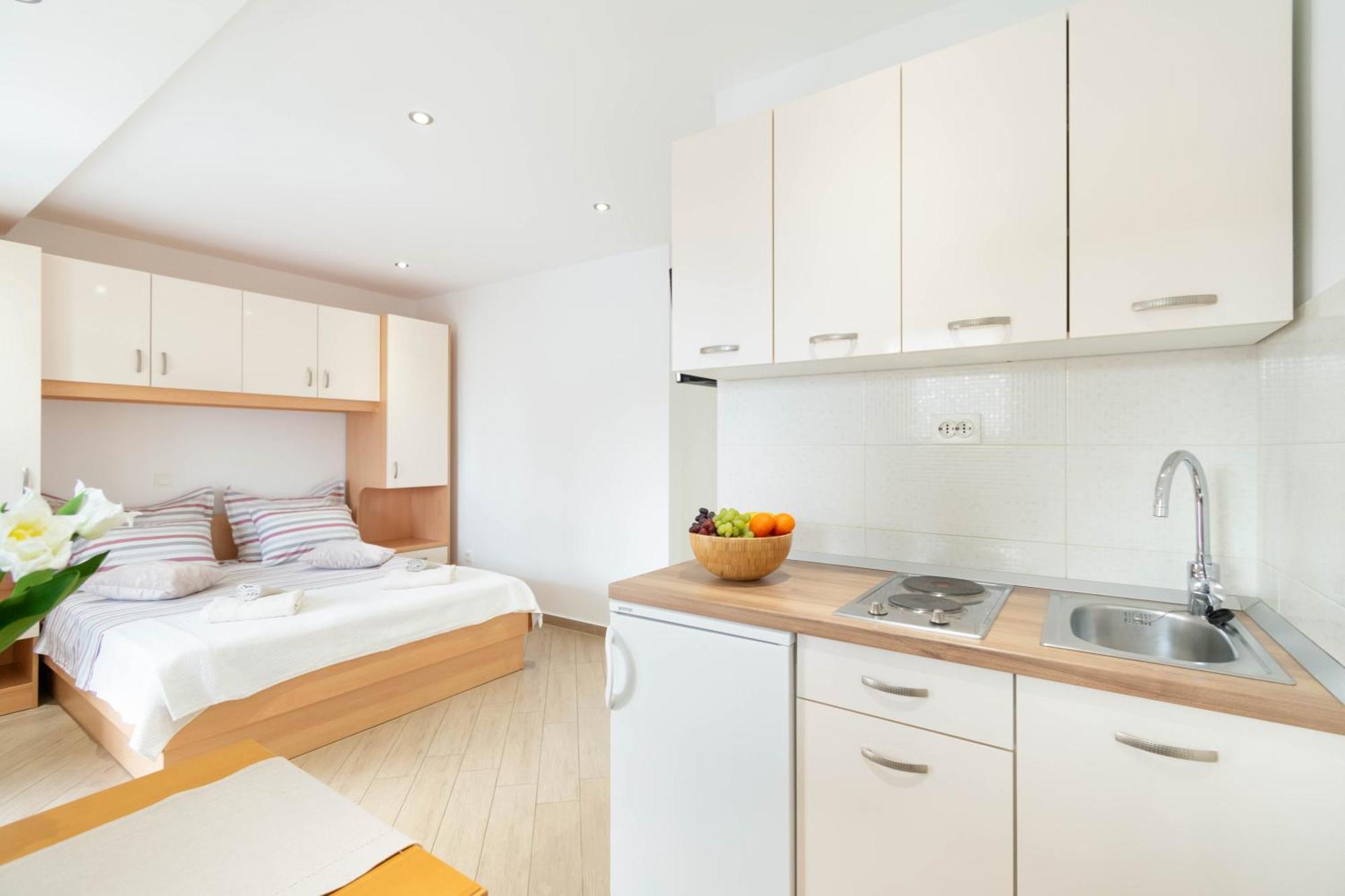 Studio Apartmani Dora Makarska Eksteriør bilde